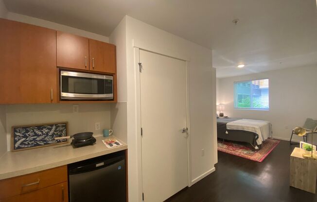 Studio, 1 bath, 175 sqft, $1,350, Unit 2200