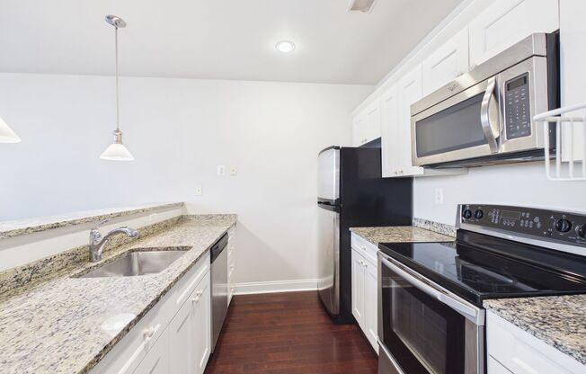 Large 2BR/1.5BTH w/ Walk-in Closet, Large Deck, W/D, A/C - PARKING INCLUDED