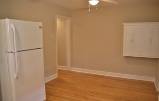 2 beds, 1 bath, $1,400, Unit APT D