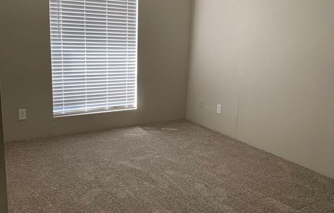 2 beds, 1 bath, 897 sqft, $1,050, Unit 2210