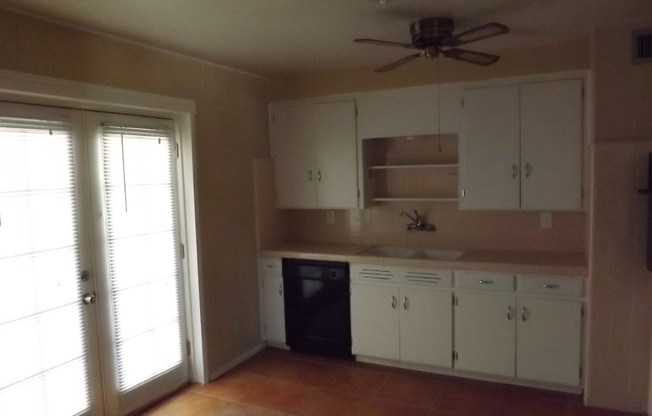 Charming 3-Bedroom Home Near Peaceful Retirement Area – No Age Restrictions!