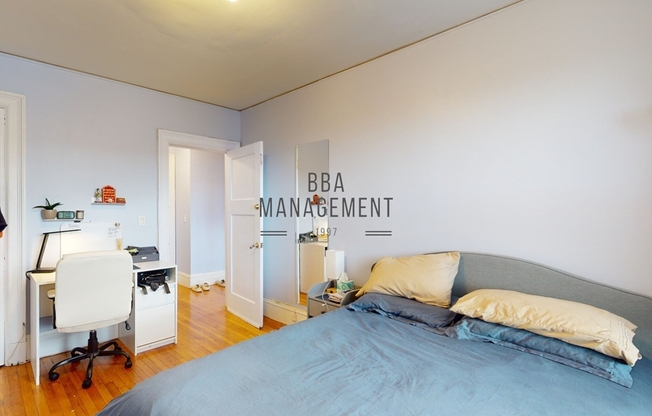 3 beds, 1 bath, 1,003 sqft, $4,700, Unit 14