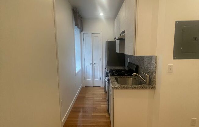 Studio, 1 bath, 9,999 sqft, $1,495, Unit 21-22