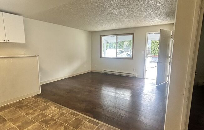 1 bed, 1 bath, 576 sqft, $1,195, Unit 14