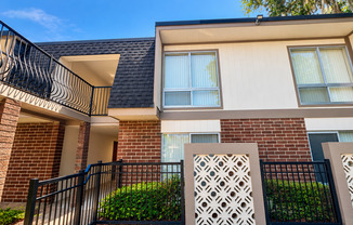 Summit House Condo Available, Convenient to UF