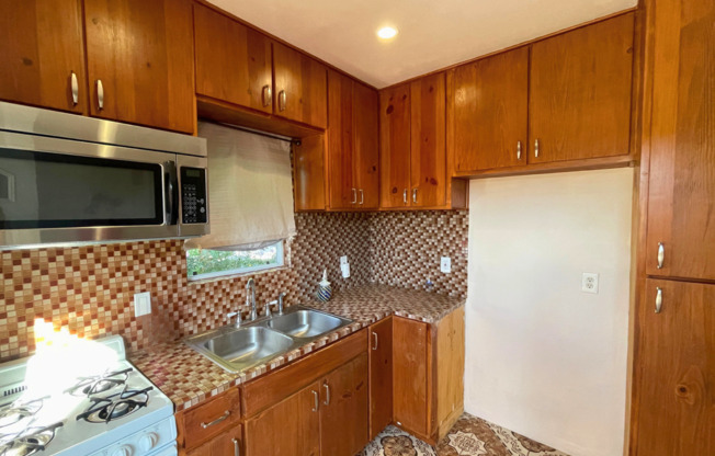 Charming and Inviting 1-Bedroom ADU in Canoga Park! MOVE IN READY