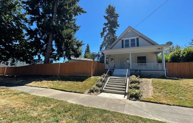 4br/2ba house with fenced yard & detached garage