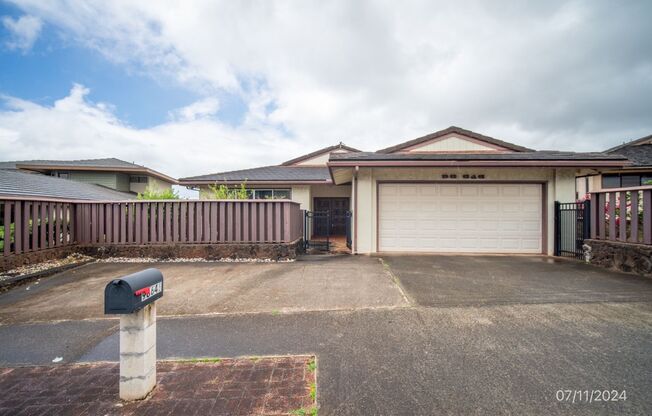 5BD 3BA 2CAR GARAGE House in AIEA