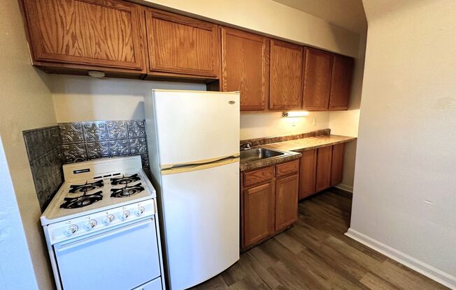 1 bed, 1 bath, $950, Unit 5