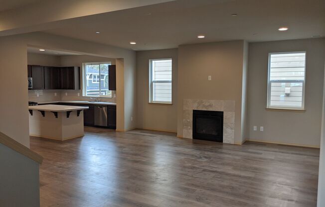 Spacious and bright 4 bed home close to ferries, YMCA and ice rink in Manette!