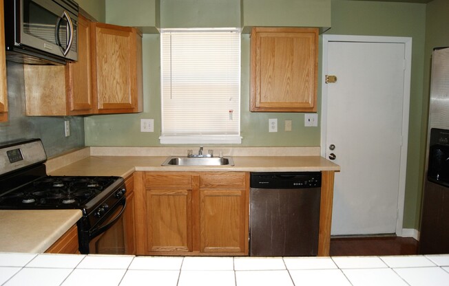Charming 3 Bedroom/ 1 Bathroom Townhome in East Baltimore, MD!