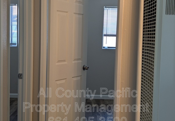 8742 E UNIVERSITY 6