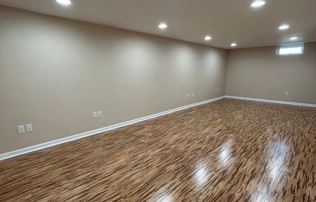 4 beds, 2.5 baths, $3,200