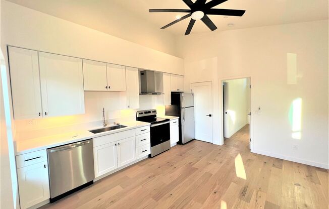 1 bed, 1 bath, 450 sqft, $2,195, Unit 24
