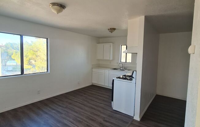 2 beds, 1 bath, 762 sqft, $1,300