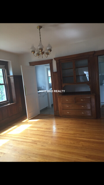 260 WAVERLEY AVE
