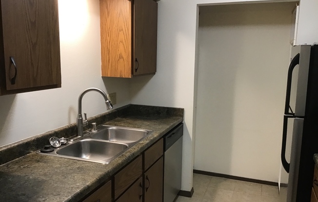 2 beds, 1 bath, 965 sqft, $1,600, Unit 7756CG