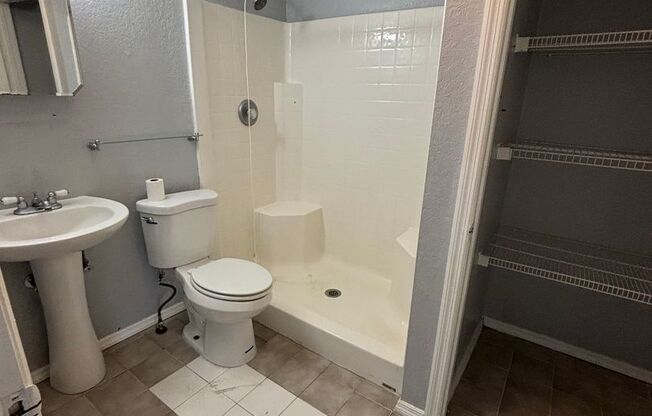 3 beds, 3 baths, 1,938 sqft, $2,690, Unit Unit 4