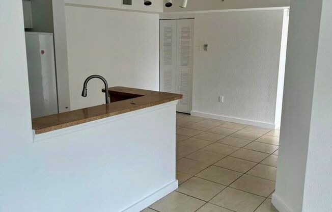 Beautiful 3-bedroom, 2-bath condo in Vista Trace