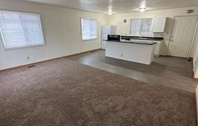 2 beds, 1 bath, $840, Unit 2309-4