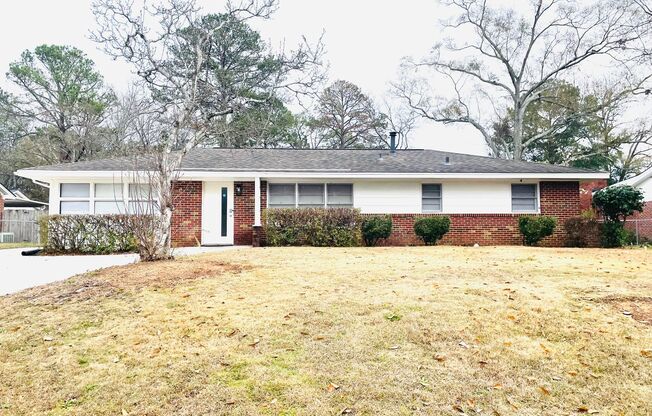 ** 3 bed 2 bath located off perry hill ** Call 334-366-9198 to schedule a self showing