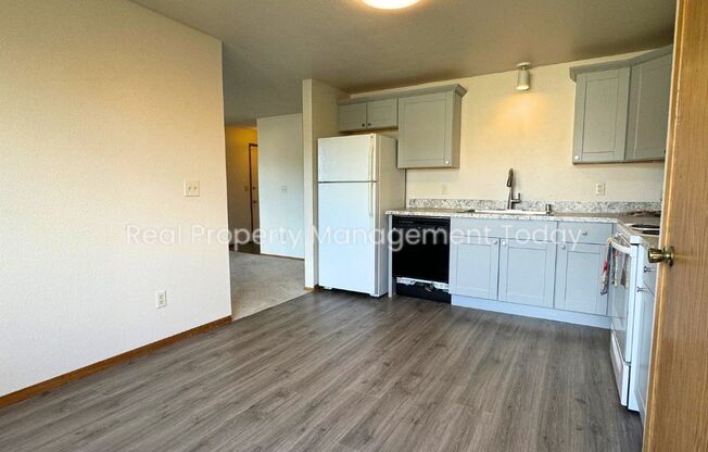 2 beds, 1 bath, 940 sqft, $1,825