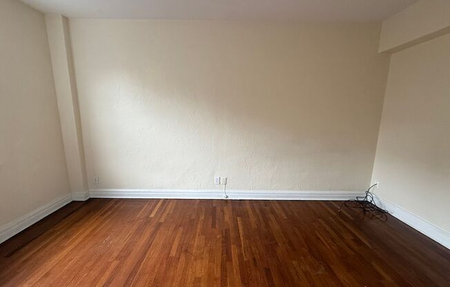 Studio, 1 bath, 294 sqft, $1,175, Unit New King Edward  3B7