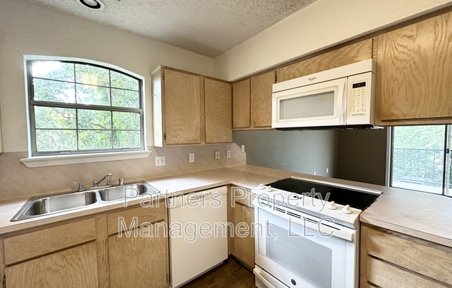 2 beds, 1 bath, 700 sqft, $1,100