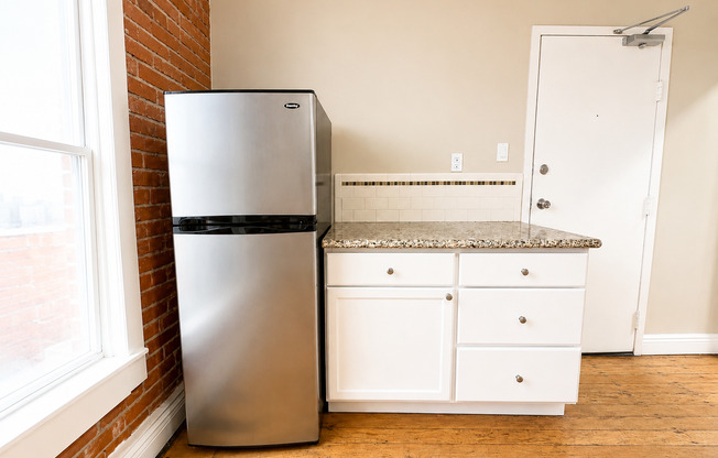 Studio, 1 bath, 275 sqft, $1,495, Unit 211