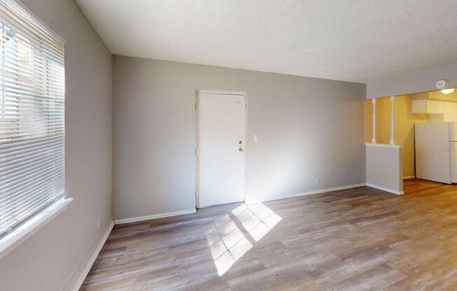 2 beds, 1 bath, 853 sqft, $895