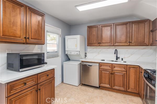 2 beds, 1.8 baths, 1,074 sqft, $2,700, Unit 3