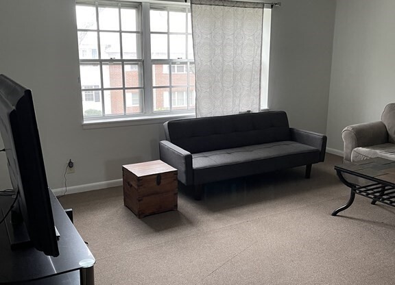 214 Lake Shore Rd Apt 3