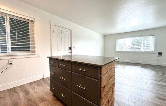 2 beds, 1 bath, 695 sqft, $1,515, Unit 23