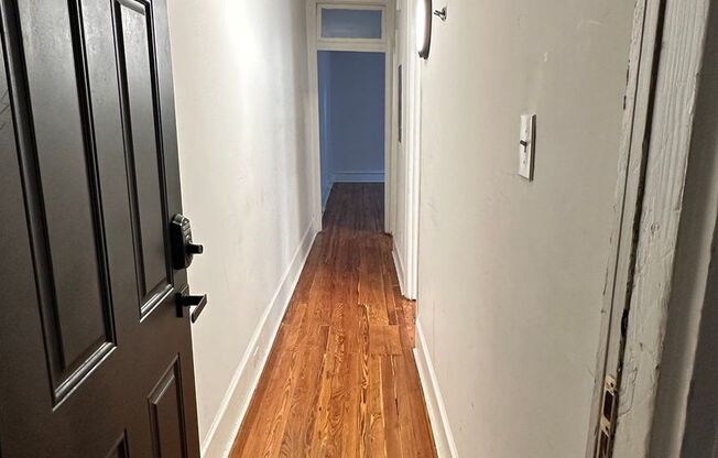 1 bed, 1 bath, $1,075, Unit 2R