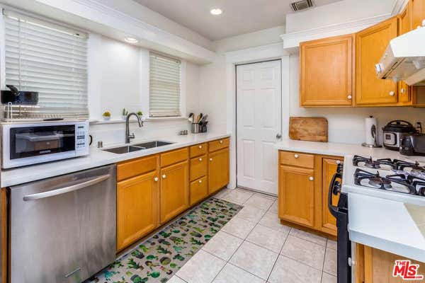 3 beds, 2 baths, 1,900 sqft, $4,890