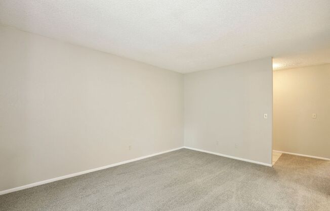 Spacious 2/2 Condo in Hawthorne Village - Orlando! Available Now!