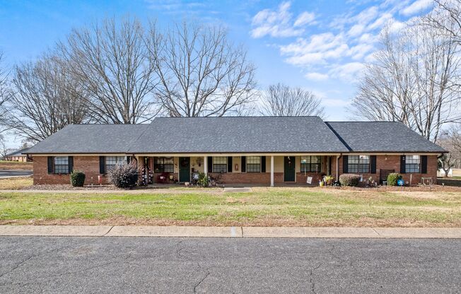 1 bed, 1 bath, 624 sqft, $975, Unit 912-912C Foxcroft