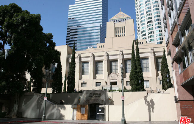 630 W 6th Street