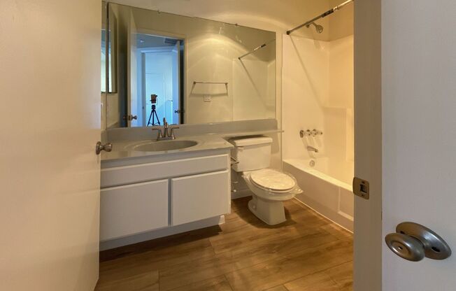 2 beds, 2 baths, 980 sqft, $2,295, Unit 4