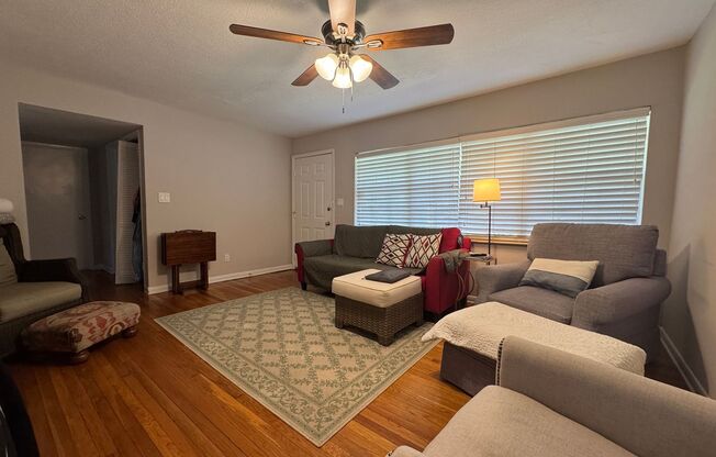 3 beds, 1 bath, $2,200