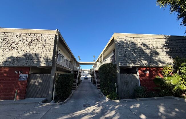 1621 North Harvard Boulevard