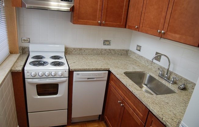 Studio, 1 bath, 300 sqft, $1,595, Unit 620-206