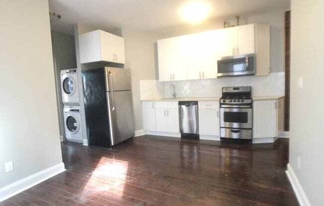 2 beds, 1 bath, $2,800, Unit 54