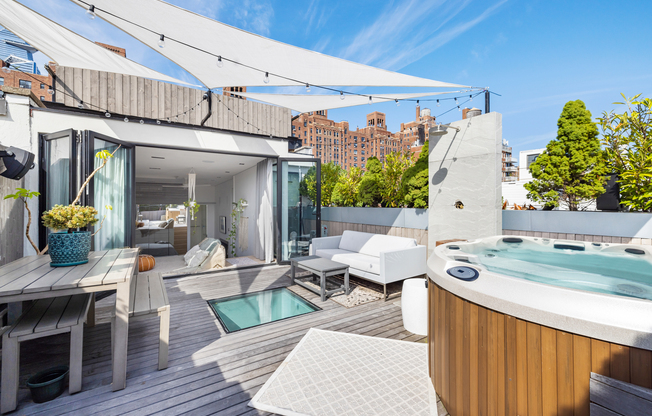 455 W 22 ST