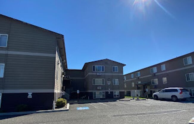 2 beds, 1 bath, $1,125, Unit 05