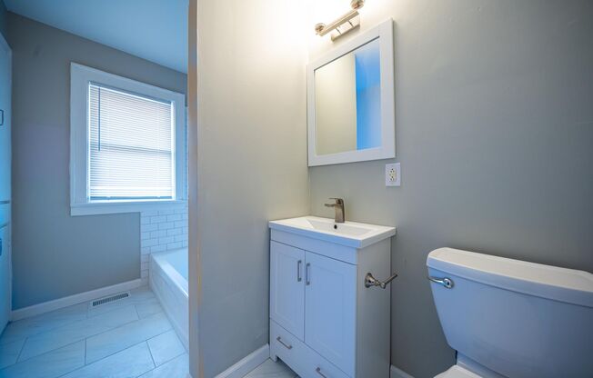 3 beds, 1 bath, $1,595, Unit 73M