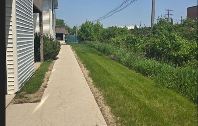 2 beds, 1 bath, 856 sqft, $1,269, Unit PL   7302