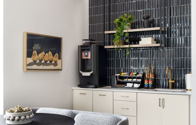 Studio, 1 bath, 532 sqft, $1,595, Unit 639