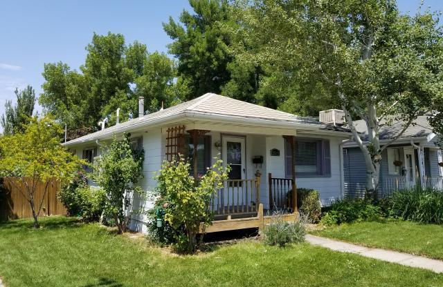 3 beds, 1 bath, $2,450