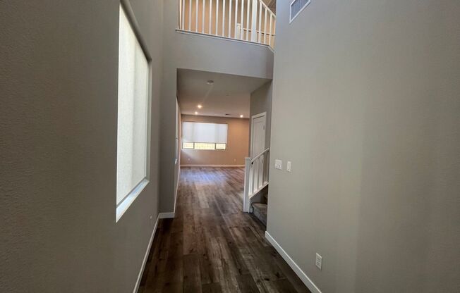 Beautiful 3 Bedroom Townhome in the Southwest available NOW!